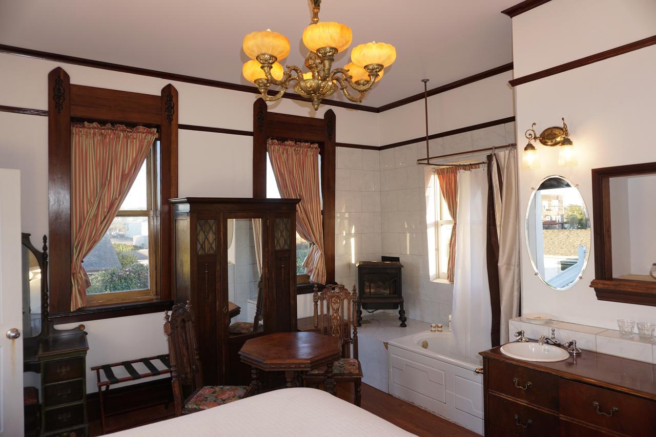 Weller House Inn Fort Bragg Room photo